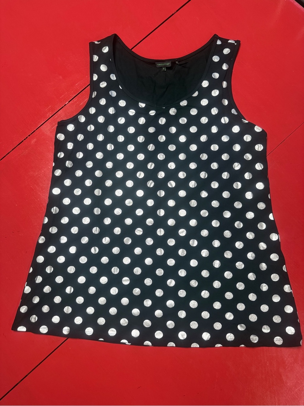 TRICOTTO BLACK TANK SLEEVELESS TOP SHELL LAYERING WITH SILVER POLKA DOTS